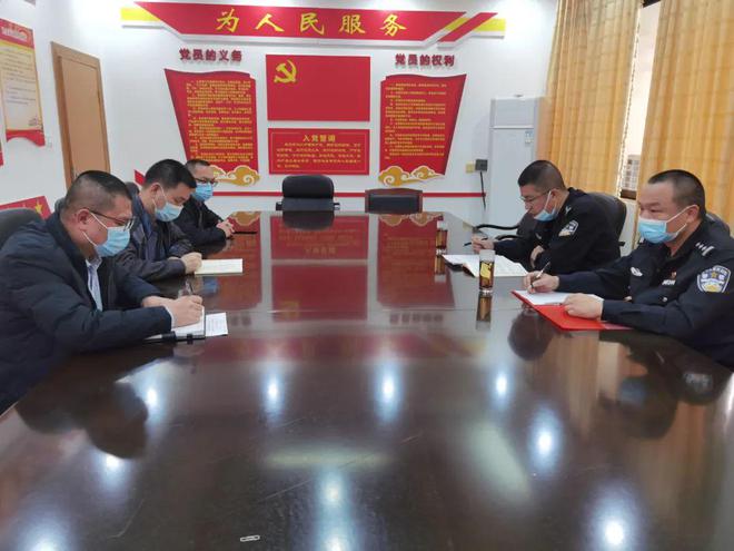 賀州交警創(chuàng)新宣傳形式，交通安全進(jìn)社區(qū)進(jìn)企業(yè)顯實(shí)效